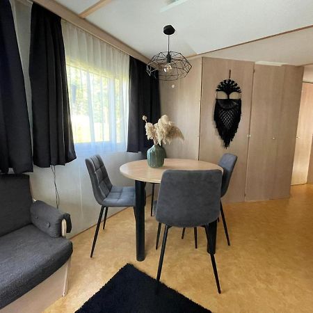 Chalet 'T Rijsterbos Op Camping Met Zwembad! Βίλα Εξωτερικό φωτογραφία
