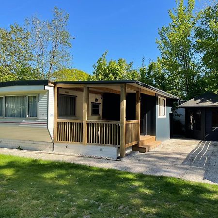 Chalet 'T Rijsterbos Op Camping Met Zwembad! Βίλα Εξωτερικό φωτογραφία