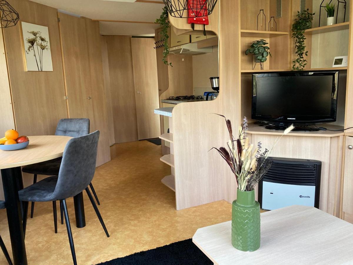 Chalet 'T Rijsterbos Op Camping Met Zwembad! Βίλα Εξωτερικό φωτογραφία