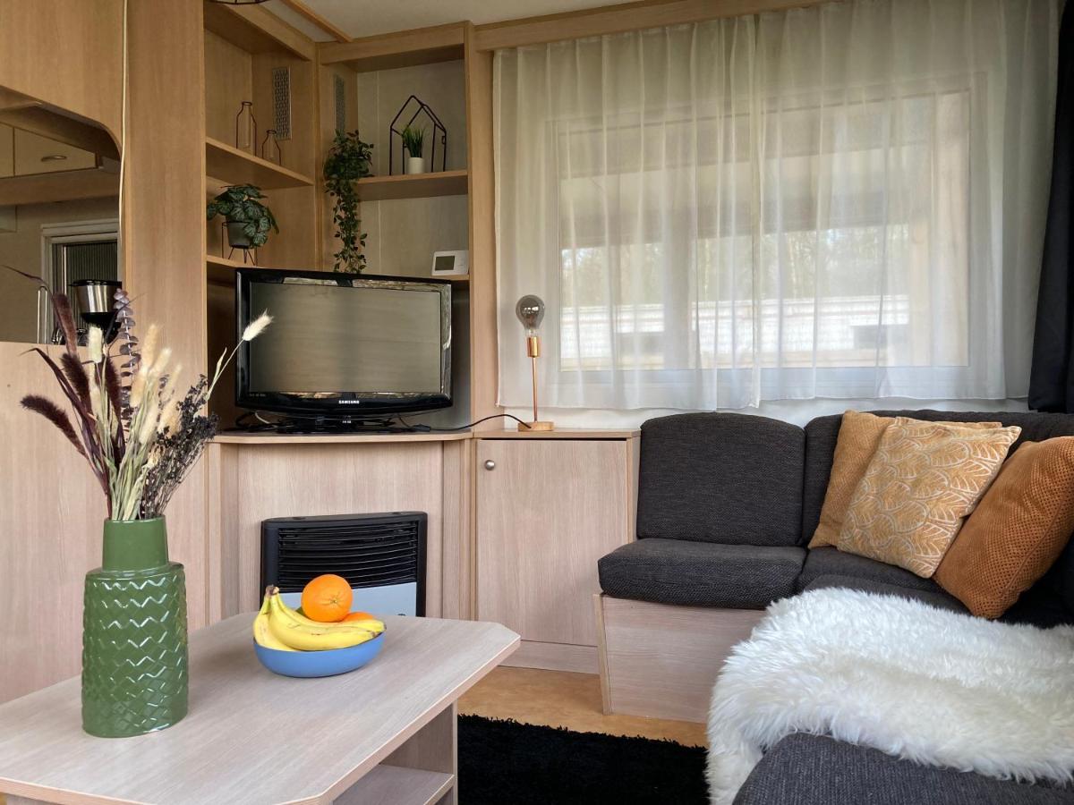Chalet 'T Rijsterbos Op Camping Met Zwembad! Βίλα Εξωτερικό φωτογραφία