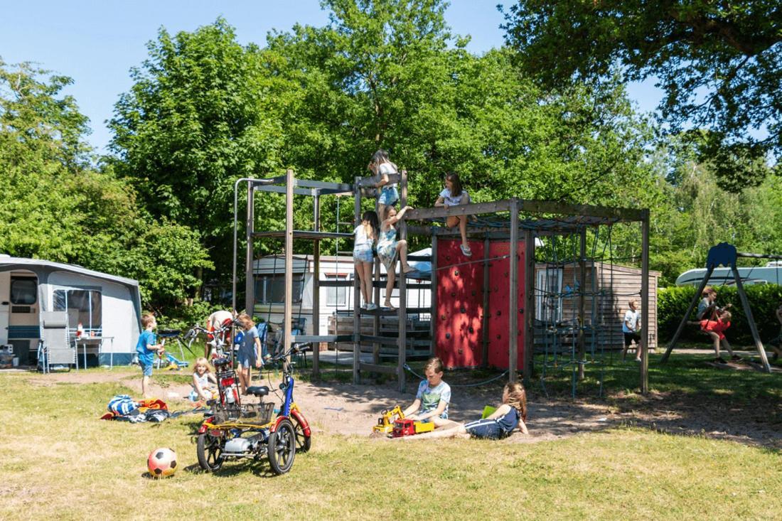 Chalet 'T Rijsterbos Op Camping Met Zwembad! Βίλα Εξωτερικό φωτογραφία