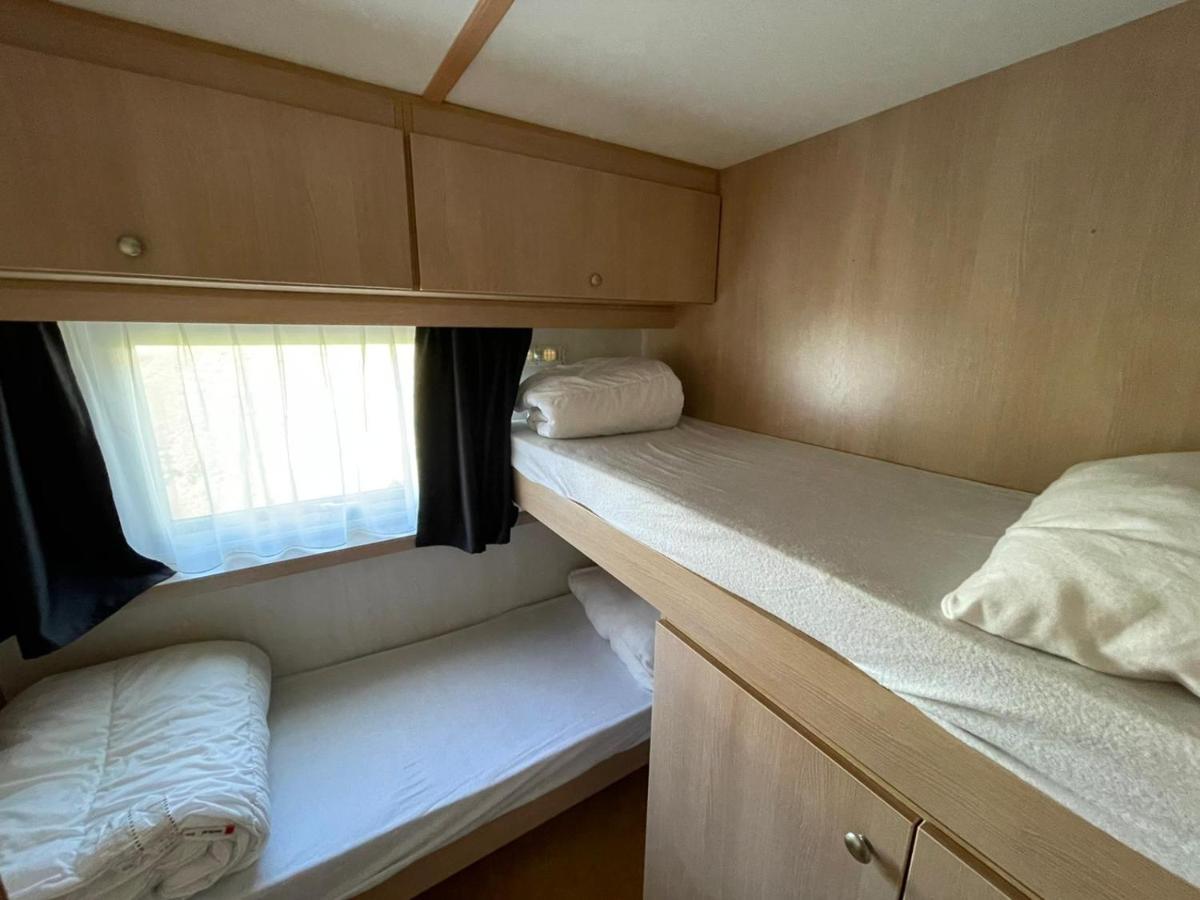 Chalet 'T Rijsterbos Op Camping Met Zwembad! Βίλα Εξωτερικό φωτογραφία